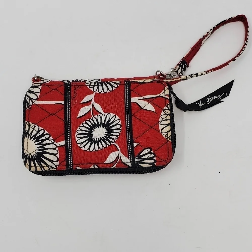 VERA BRADLEY CARRY IT ALL WRISTLET WALLET RED WHITE BLACK DECO DAISY QUILTED